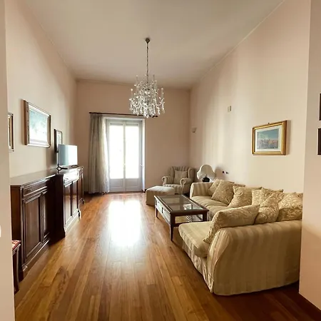 Castello Apartment *