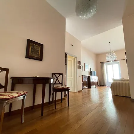Castello Apartment *